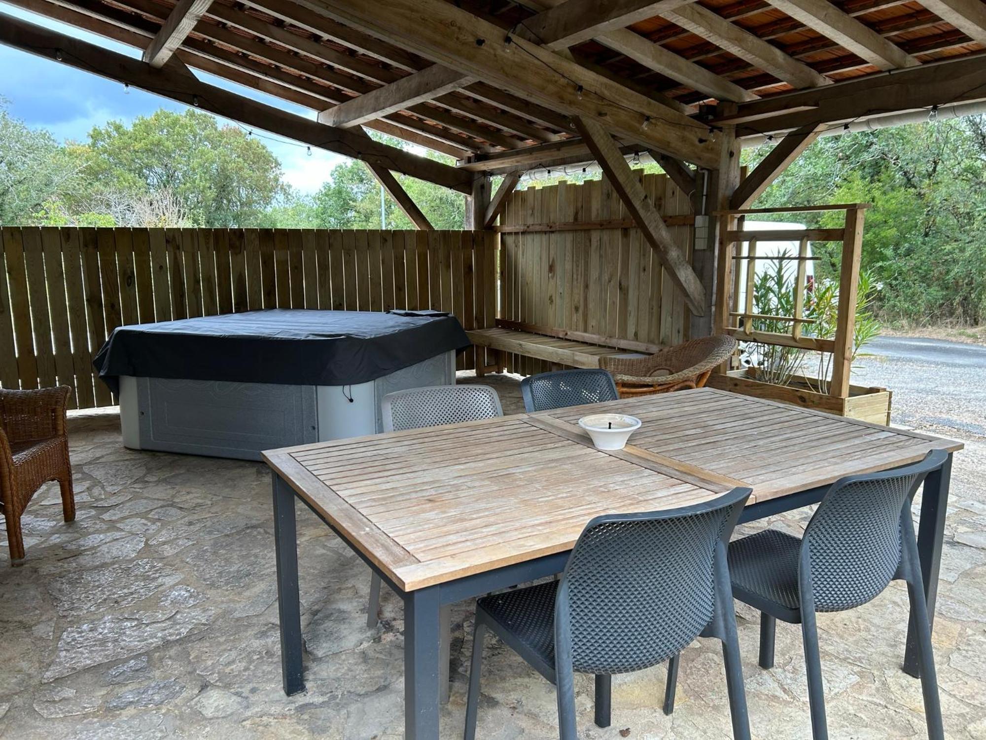 Le Domaine De La Claire Fontaine Gites -Chambres D'Hotes Montvalent エクステリア 写真